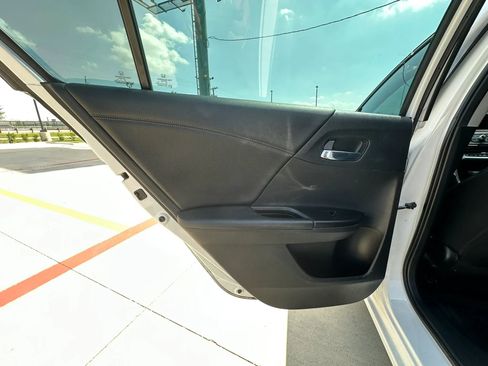 Used 2015 Honda Accord Sport image 31