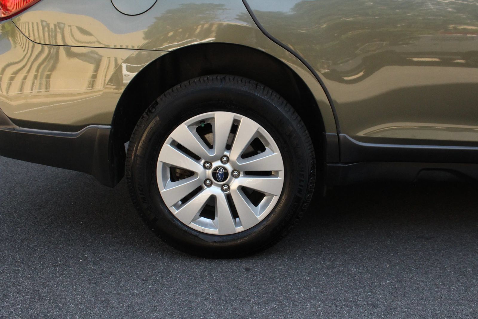 Used 2019 Subaru Outback 2.5i Premium AWD/4WD image 5