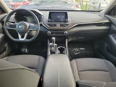 Used 2024 Nissan Altima 2.5 SV FWD image 9