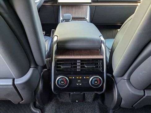 Certified 2024 Land Rover Range Rover SE image 19