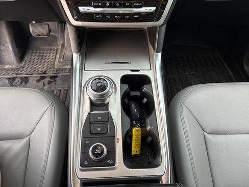 Used 2021 Ford Explorer XLT w/ Equipment Group 202A AWD/4WD image 21