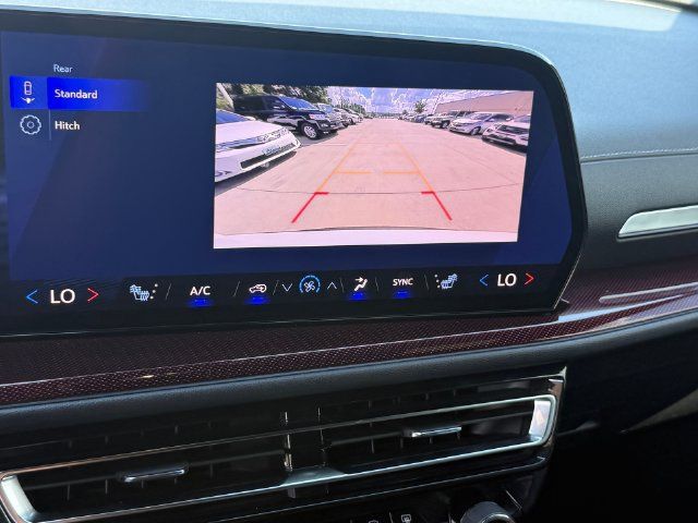 Used 2026 Chevrolet Traverse Z71 AWD/4WD image 17