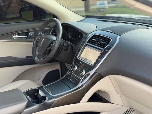 Used 2019 Lincoln Nautilus Reserve w/ Driver Assistance Package FWD image 14
