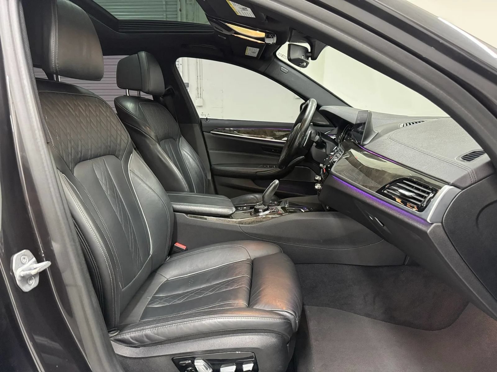 Used 2018 BMW M550i xDrive w/ Driving Assistance Package AWD/4WD image 17