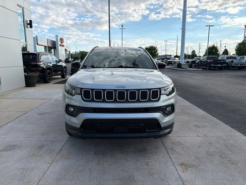 Used 2024 Jeep Compass Latitude AWD/4WD image 16