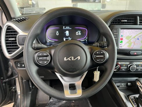 Used 2025 Kia Soul LX w/ LX Technology Package FWD image 30