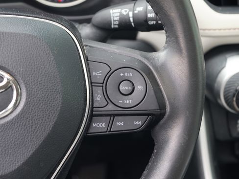 Used 2019 Toyota RAV4 XLE Premium FWD image 20