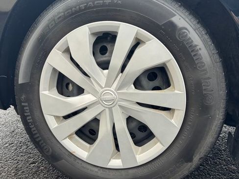 Used 2021 Nissan Versa S image 31