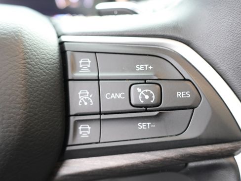 Used 2021 Jeep Grand Cherokee L Limited AWD/4WD image 31