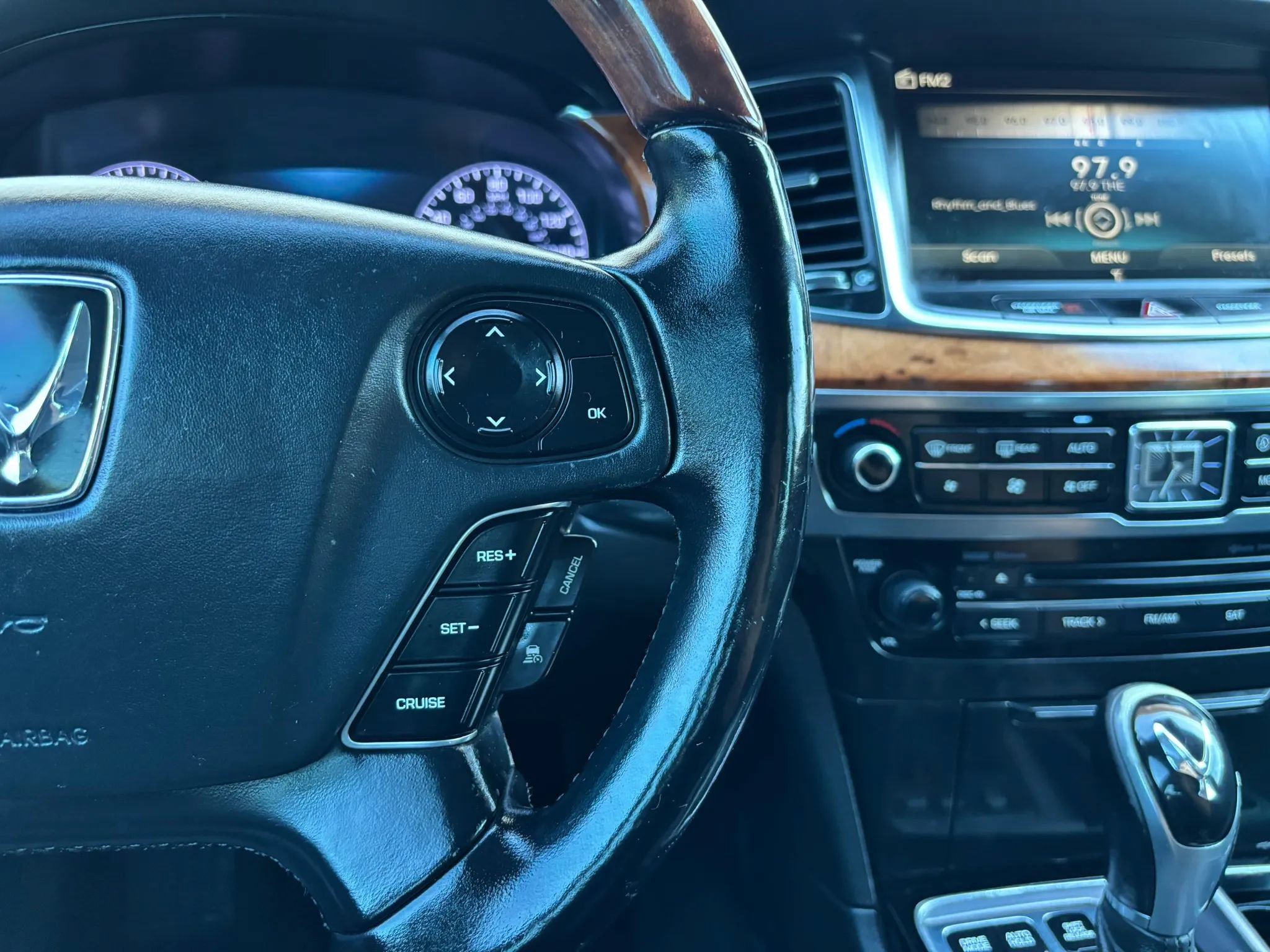 Used 2014 Hyundai Equus Signature RWD image 22