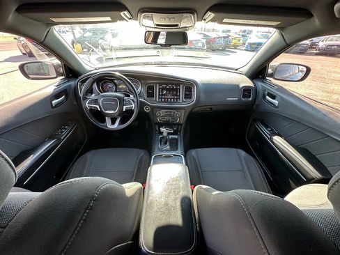 Used 2017 Dodge Charger R/T image 2