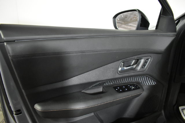Used 2024 Nissan Ariya AWD image 7