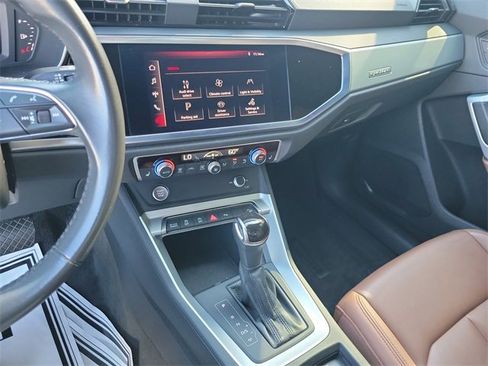 Used 2020 Audi Q3 2.0T Premium image 23