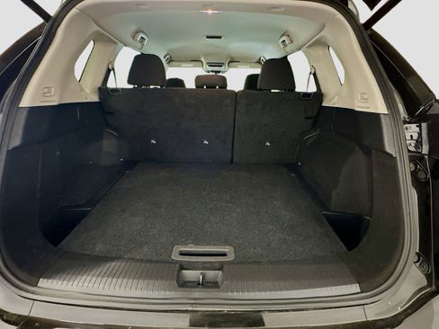 Used 2025 Nissan Rogue SV image 29