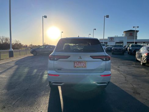 Used 2023 Mitsubishi Outlander SE image 7