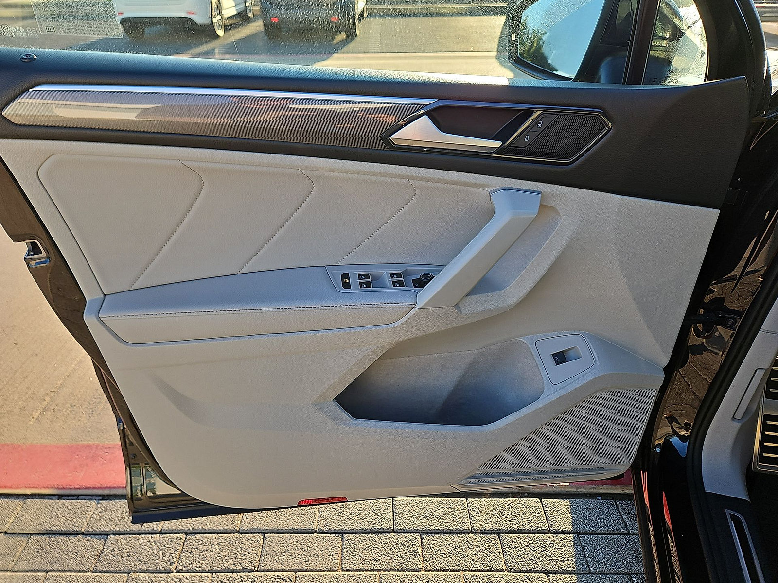 Certified 2024 Volkswagen Tiguan SE R-Line w/ MDO Package, Three-Row FWD image 15