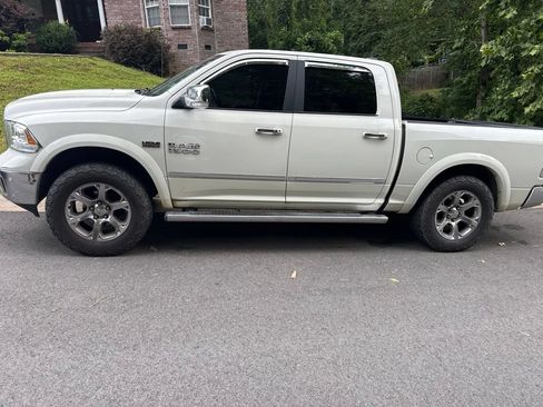 Used 2017 RAM 1500 Laramie w/ Convenience Group AWD/4WD image 2