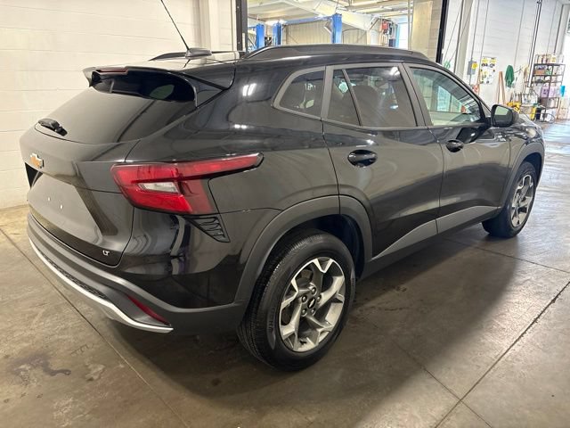 Used 2025 Chevrolet Trax LT FWD image 4