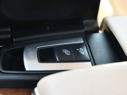 Used 2013 Mercedes-Benz SL 550 image 31