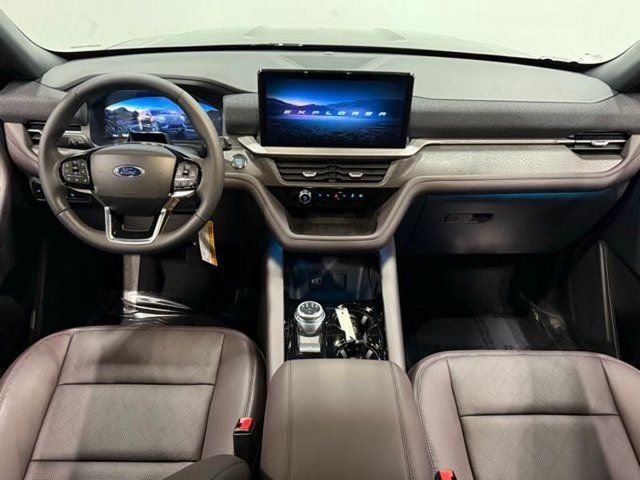 Used 2026 Ford Explorer Platinum RWD image 32