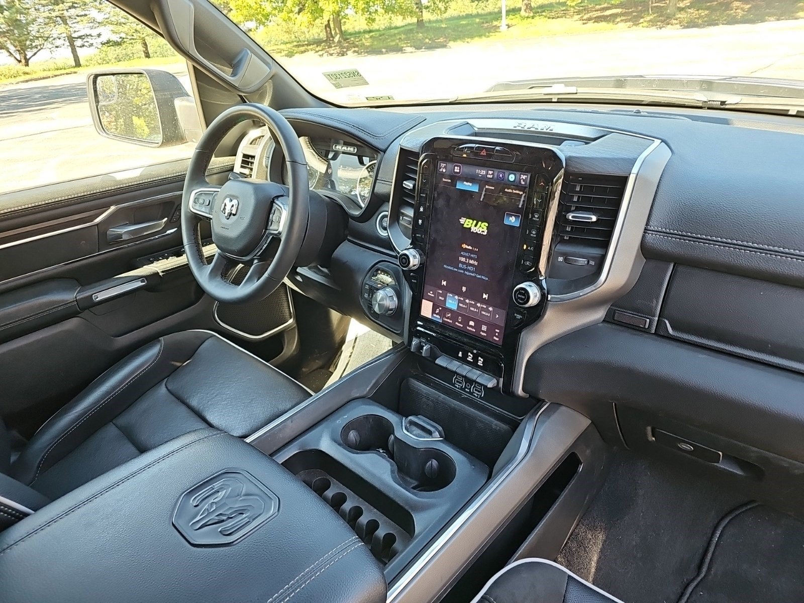 Used 2025 RAM 1500 Laramie w/ Sport Appearance Package AWD/4WD image 13