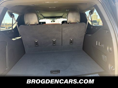 Used 2024 GMC Yukon XL Denali Ultimate AWD/4WD image 9