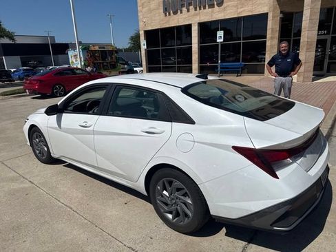 Certified 2024 Hyundai Elantra SEL FWD image 8