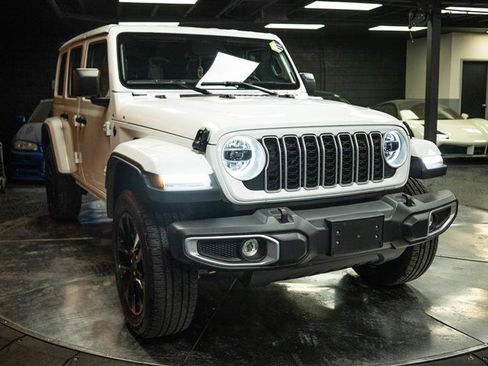 Used 2025 Jeep Wrangler Unlimited Sahara w/ Safety Group image 5