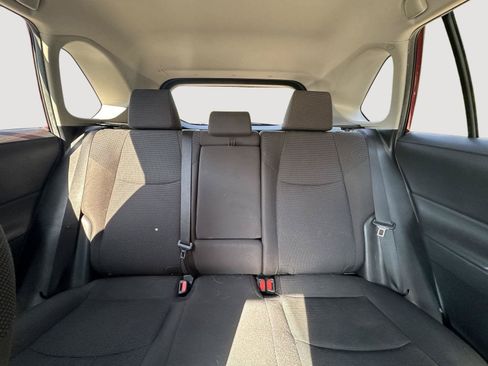 Used 2019 Toyota RAV4 LE FWD image 13
