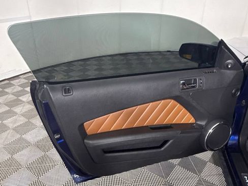 Used 2010 Ford Mustang GT RWD image 13