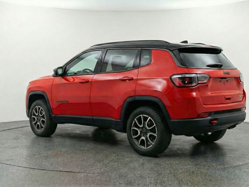 Used 2025 Jeep Compass Trailhawk AWD/4WD image 6