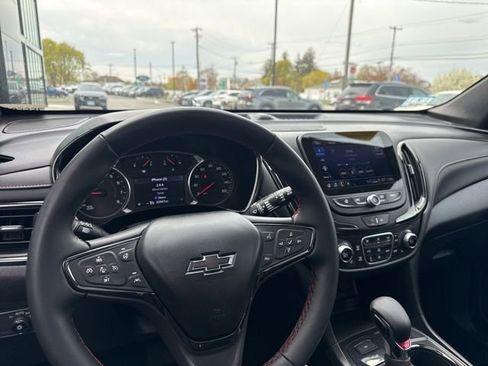 Used 2023 Chevrolet Equinox RS w/ RS Leather Package AWD/4WD image 24