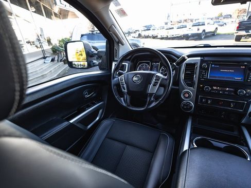 Used 2018 Nissan Titan PRO-4X image 28