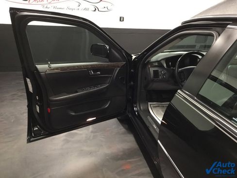 Used 2011 Cadillac DTS Base image 22