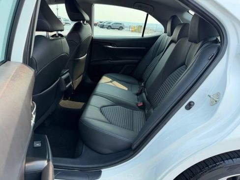 Used 2020 Toyota Camry SE FWD image 11