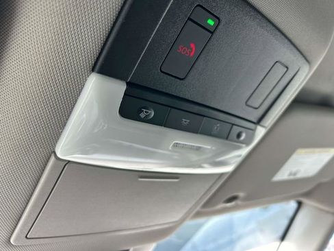 Used 2023 Nissan Rogue SV image 34