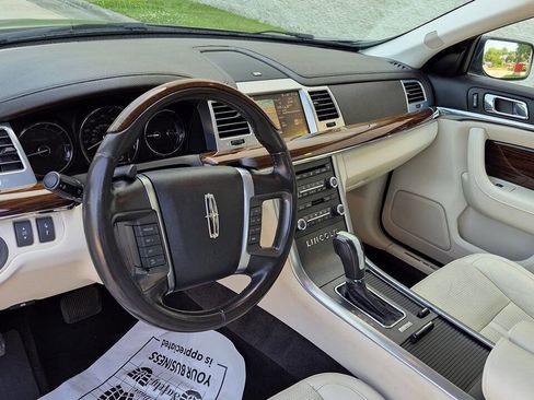 Used 2012 Lincoln MKS FWD image 38