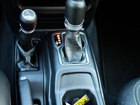 Used 2020 Jeep Wrangler Unlimited Freedom Edition image 28