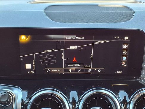 Used 2023 Mercedes-Benz GLB 250 4MATIC w/ Premium Package image 27