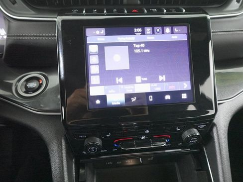 Used 2022 Jeep Grand Cherokee L Laredo image 16