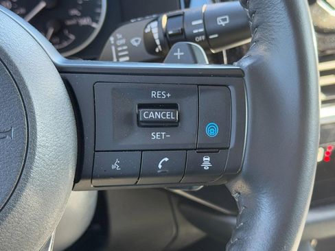 Used 2025 Nissan Pathfinder SV FWD image 21