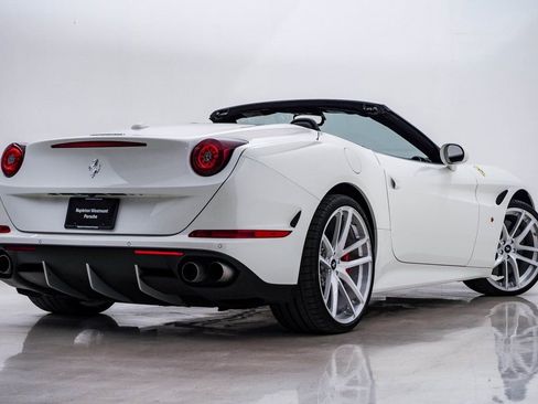 Used 2015 Ferrari California T image 11
