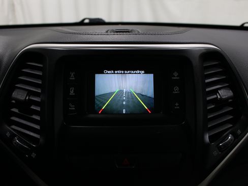 Used 2015 Jeep Cherokee Latitude FWD image 15