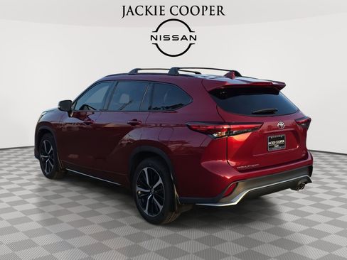 Used 2021 Toyota Highlander XSE image 7