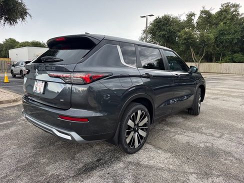 New 2025 Mitsubishi Outlander SE image 8
