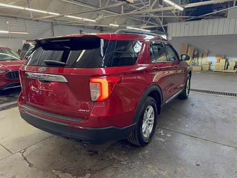 Used 2023 Ford Explorer XLT AWD/4WD image 5