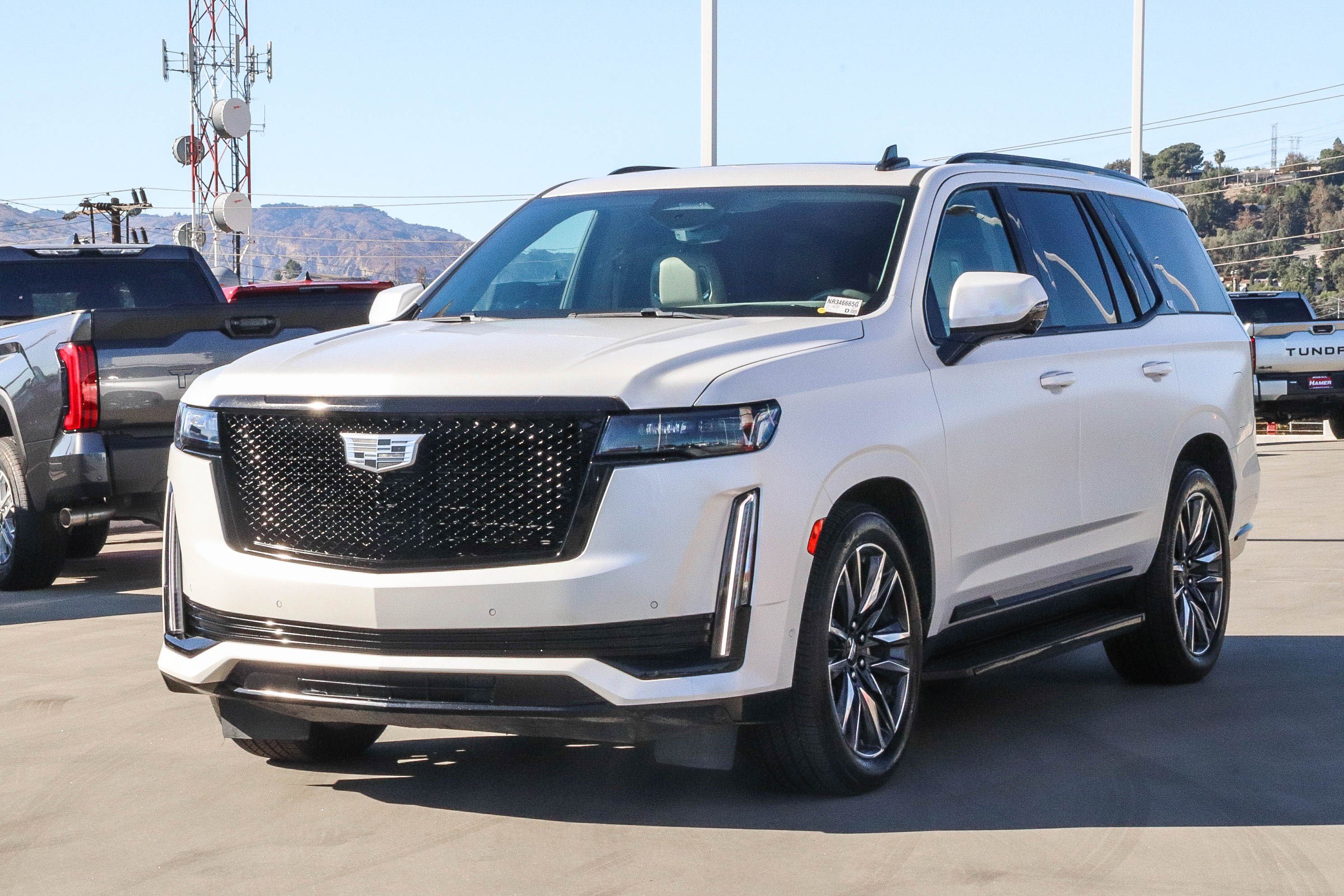 Used 2022 Cadillac Escalade Sport Platinum AWD/4WD image 3