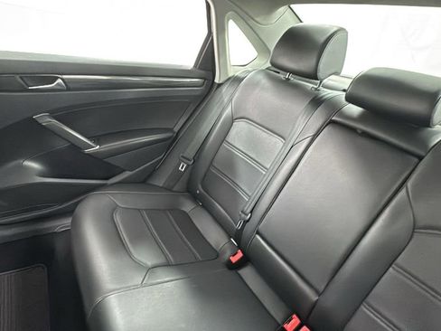 Used 2020 Volkswagen Passat 2.0T R-Line image 14