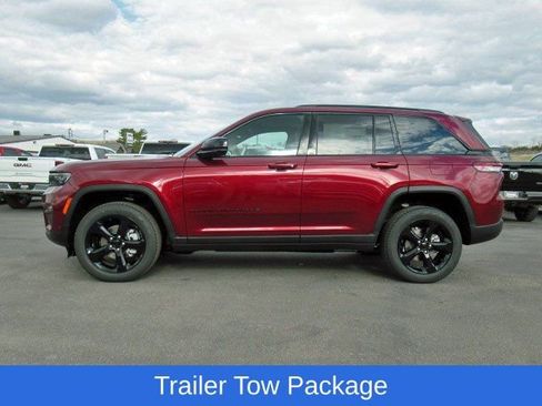 New 2025 Jeep Grand Cherokee Limited w/ Luxury Tech Group II image 2