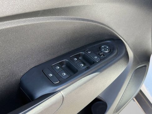 Used 2025 Hyundai Venue SEL FWD image 26